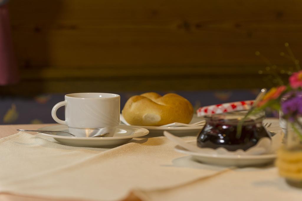Cafe Pension Zum Jaeger Buchboden Экстерьер фото